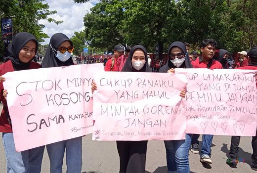 Menyindir Jokowi dengan Gaya, Mahasiswi Sultra Bikin Poster Kocak - GenPI.co SULTRA