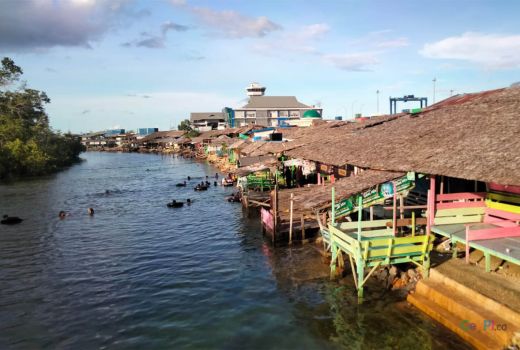 Libur Lebaran, Wisata Kali Biru Kendari Ramai Diserbu Wisatawan - GenPI.co SULTRA