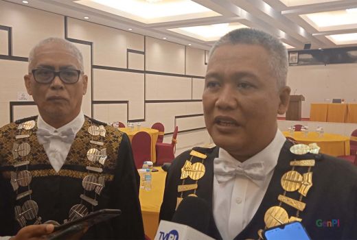 Terharu, Wakil Rektor Minta 620 Wisudawan UT Kendari Lakukan Ini - GenPI.co SULTRA