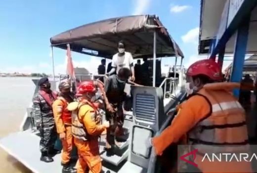 9 Awak Kapal Tenggelam Berhasil Dievakuasi Basarnas Palembang - GenPI.co SUMSEL