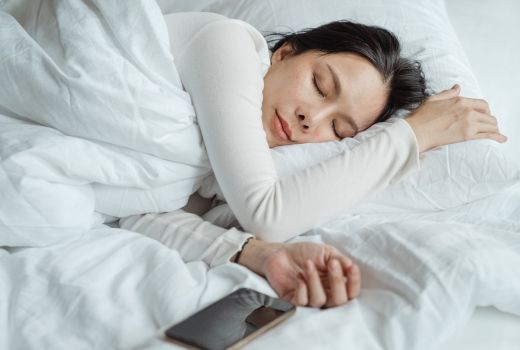 Manfaat Tidur Tanpa Alas Bantal Tokcer, Punggung Pun Nyaman - GenPI.co SUMSEL