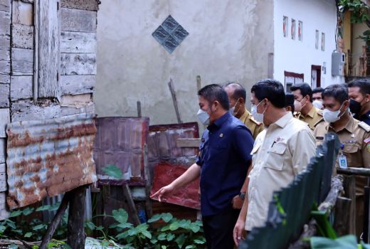 45 Rumah Tidak Layak Huni di Palembang Dibedah, Warga Bersukacita - GenPI.co SUMSEL