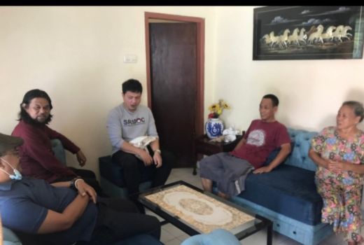 Sejumlah Seniman Palembang Datangi Rumah Sesepuh, Tujuannya Mulia - GenPI.co SUMSEL