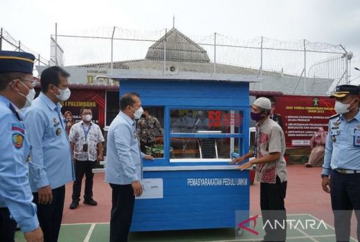 Warga Sekitar Rutan Palembang Terima Gerobak dan Paket Sembako - GenPI.co SUMSEL