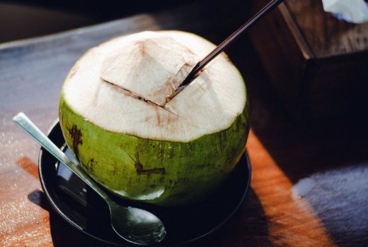 Minum Air Kelapa Bisa Obati Diare? Begini Penjelasannya - GenPI.co SUMSEL