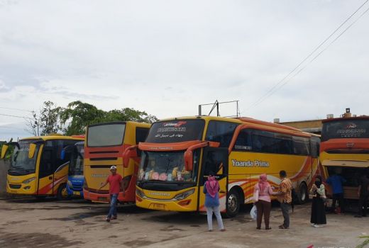 Arus Mudik Lebaran 2022, Bus AKAP Sumatera Ramai Diserbu Pemudik - GenPI.co SUMSEL