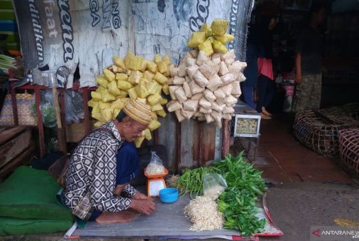 Lebaran 2022, Permintaan Bungkus Ketupat di Palembang Meningkat - GenPI.co SUMSEL