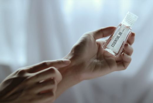 Jaga Kesehatan Telinga dengan 3 Rekomendasi Minyak Esensial Ini - GenPI.co SUMSEL