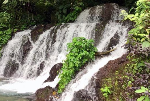 Menikmati Air Terjun Teladas Barun yang Masih Asri dan Segar - GenPI.co SUMSEL