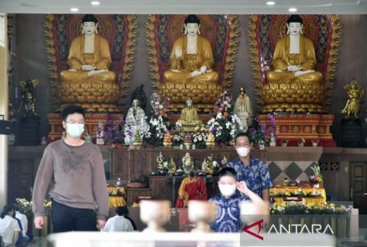 Wihara Dharmakirti Palembang Gelar Perayaan Waisak Sederhana - GenPI.co SUMSEL
