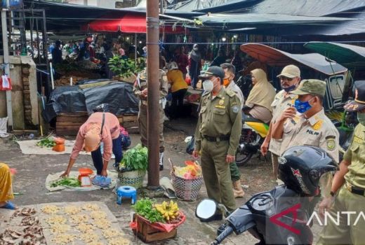 Jualan di Atas Bahu Jalan, 12 PKL di OKU Ditertibkan Satpol PP - GenPI.co SUMSEL