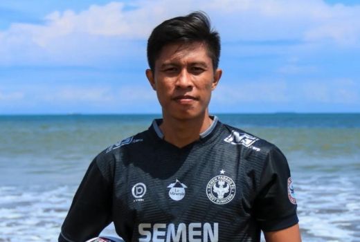 Mantan Bek Tengah Persis Solo Jadi Pemain Ke-18 Semen Padang FC - GenPI.co SUMSEL