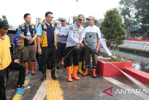 Warga Kota Palembang Kembali Gotong Royong Bersihkan Lingkungan - GenPI.co SUMSEL