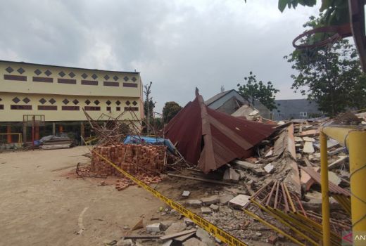 Kabar Duka, Pekerja Tewas Tertimpa Gedung Sekolah di Palembang - GenPI.co SUMSEL