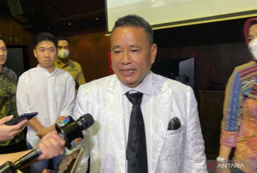 Tangani Nasib 3 Ribu Karyawan Holywings, Hotman Paris: Berat! - GenPI.co SUMSEL
