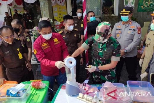 5 Senjata Api Ilegal dan Narkoba Dimusnahkan Kejaksaan Negeri OKU - GenPI.co SUMSEL