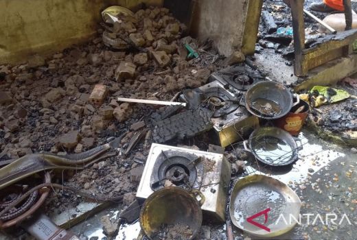 Kebakaran Hanguskan 3 Rumah di Palembang, 1 Orang Terluka - GenPI.co SUMSEL