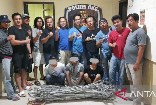 Bikin Rugi Rp2 Miliar, 3 Pencuri Kabel Sutet Ditangkap Polres OKU - GenPI.co SUMSEL