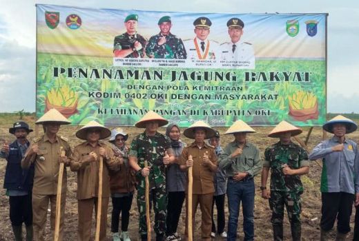 Cegah Bencana Karhutla, Kodim 0402 Ajak Warga OKI Tanam Jagung - GenPI.co SUMSEL