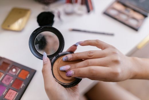 5 Deretan Produk Bedak untuk Kulit Kering, Wajah Makin Bercahaya - GenPI.co SUMSEL