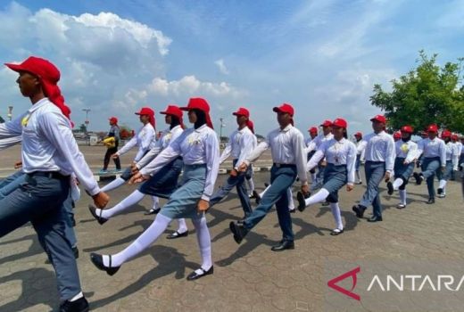 Jelang HUT RI Ke-77, Paskibra Palembang Gelar Latihan Terpusat - GenPI.co SUMSEL