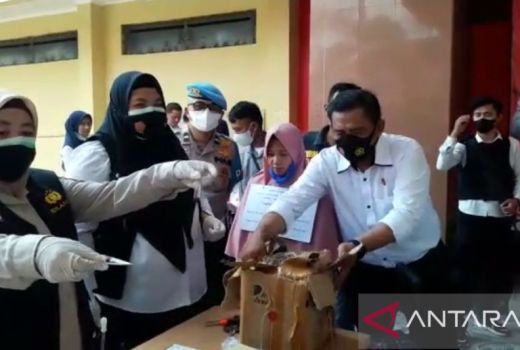 Ganja 18,5 Kg dari Seorang Mak-mak Dimusnahkan Polda Sumsel - GenPI.co SUMSEL