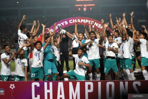 Ikut-ikutan Angkat Piala AFF U-16, Ketum PSSI: Hanya Euforia - GenPI.co SUMSEL