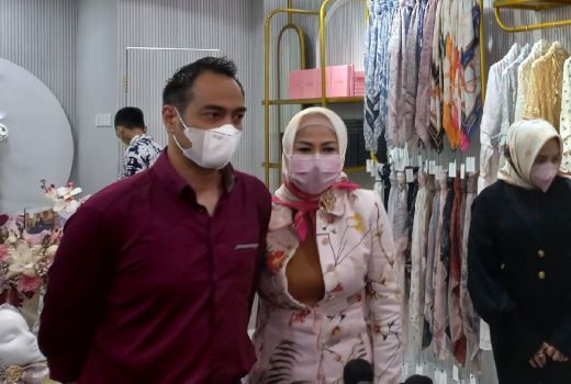 Anaknya Digosipkan Gay, Venna Melinda: Jadi Artis Harus Mau Digoyang - GenPI.co SUMSEL