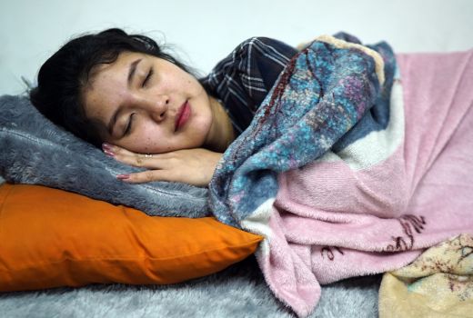 Rambut Kusut Saat Bangun Tidur? Coba Pakai 3 Cara Mudah Ini - GenPI.co SUMSEL