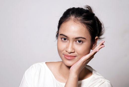 3 Cara Ampuh Hilangkan Flek Hitam Akibat Penuaan Dini, Catat Nih! - GenPI.co SUMSEL