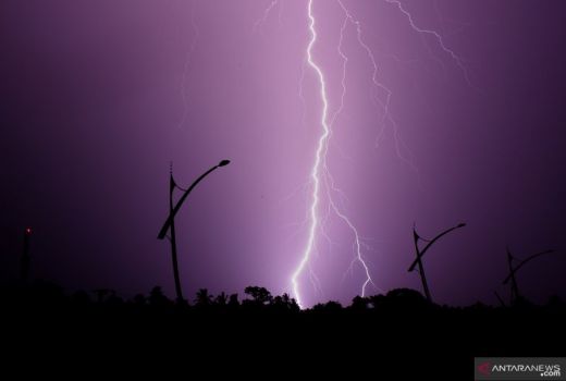 Waspada! 3 Wilayah Sumsel Bakal Hujan Petir pada Siang Hari - GenPI.co SUMSEL