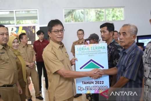 Pemkab OKU Beri Bantuan Bedah Rumah Gratis ke 271 KK - GenPI.co SUMSEL