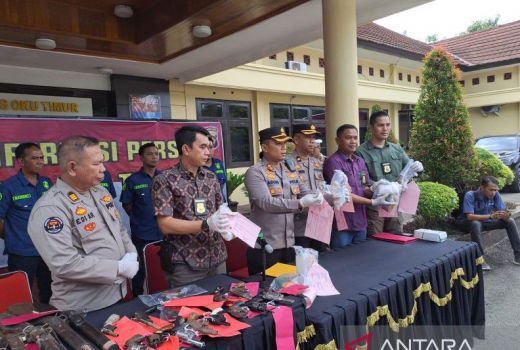 Puluhan Warga OKU Timur Serahkan Senjata Api Ilegal ke Polisi - GenPI.co SUMSEL