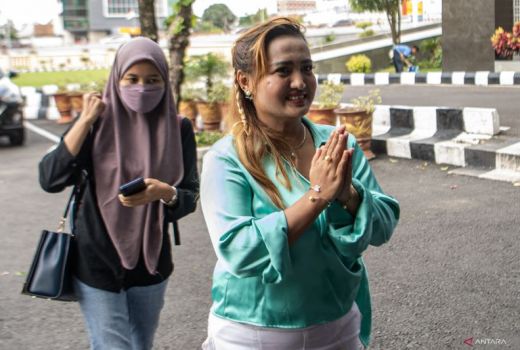 Jadi Tersangka Kasus Penistaan Agama, Selebgram LL Diperiksa Polda Sumsel - GenPI.co SUMSEL