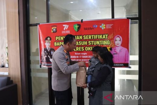2 Keluarga dengan Anak Berisiko Stunting di OKU Didampingi Polisi - GenPI.co SUMSEL