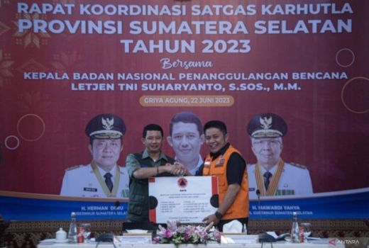 Kepala BNPB: Kami Siap Bantu Cegah Bencana Karhutla di Sumsel - GenPI.co SUMSEL
