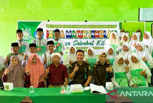 Sosialisasi Hukum Sejak Dini, Jaksa Kejari OKU Masuk Sekolah - GenPI.co SUMSEL