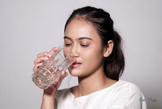 Sebelum Tidur, Biasakan Minum Air Putih dan Rasakan 4 Manfaatnya - GenPI.co SUMSEL