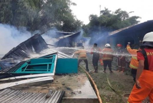 Rumah Semi Permanen di Tebing Tinggi Ludes Terbakar - GenPI.co SUMUT