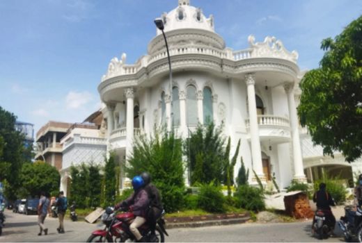 Polisi Sita Rumah Mewah Indra Kenz di Sumut, ini Harganya - GenPI.co SUMUT