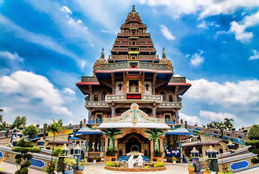 Keindahan Annai Velangkanni, Gereja Mirip Vihara di Medan - GenPI.co SUMUT