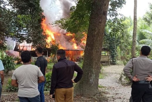 Rumah Warga di Langkat ini Ludes Terbakar Gegara ini - GenPI.co SUMUT