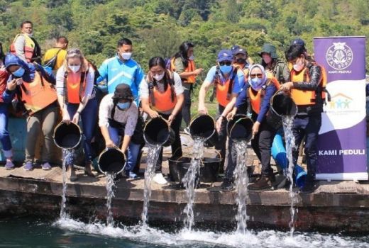 Regal Spring Lepas 100 Ribu Benih Ikan, Ini Tujuannya - GenPI.co SUMUT