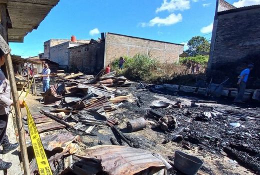 Tujuh Kios Terbakar di Taput, Diduga dari Kayu Bakar - GenPI.co SUMUT