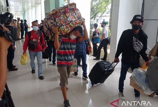 Kuli Panggul Belawan dapat Berkah Cuan Arus Mudik - GenPI.co SUMUT