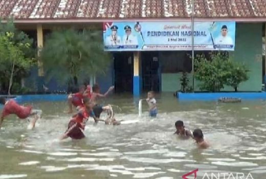 Banjir Rob Setinggi Lutut Rendam SD di Deli Serdang - GenPI.co SUMUT