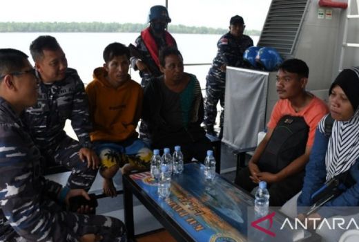 TNI AL Tanjung Balai Terima PMI ilegal dari KRI Beladau - GenPI.co SUMUT