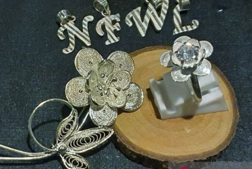 Tips Bersihkan Perhiasan Perak Biar Tetap Kinclong - GenPI.co SUMUT