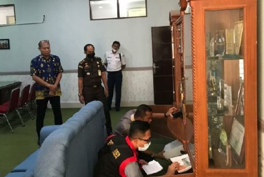 Kejari Geledah Kantor Dinas Kesehatan Deli Serdang - GenPI.co SUMUT