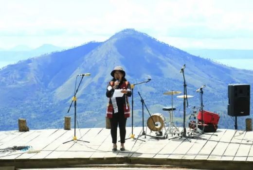 Indahnya Danau Toba dari Ketinggian Togaraja Samosir - GenPI.co SUMUT